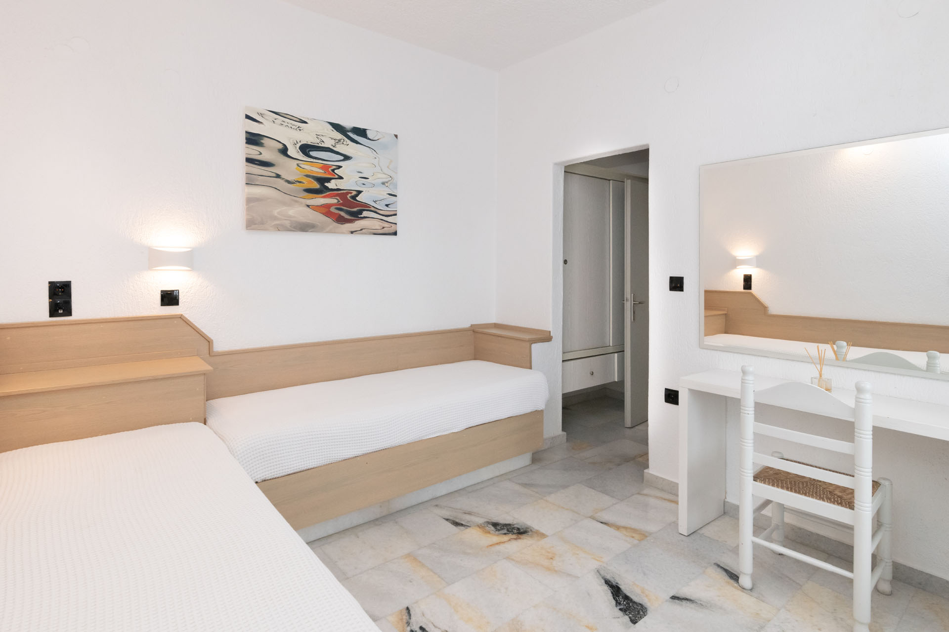 Family Suite with Private Hot Tub (12)