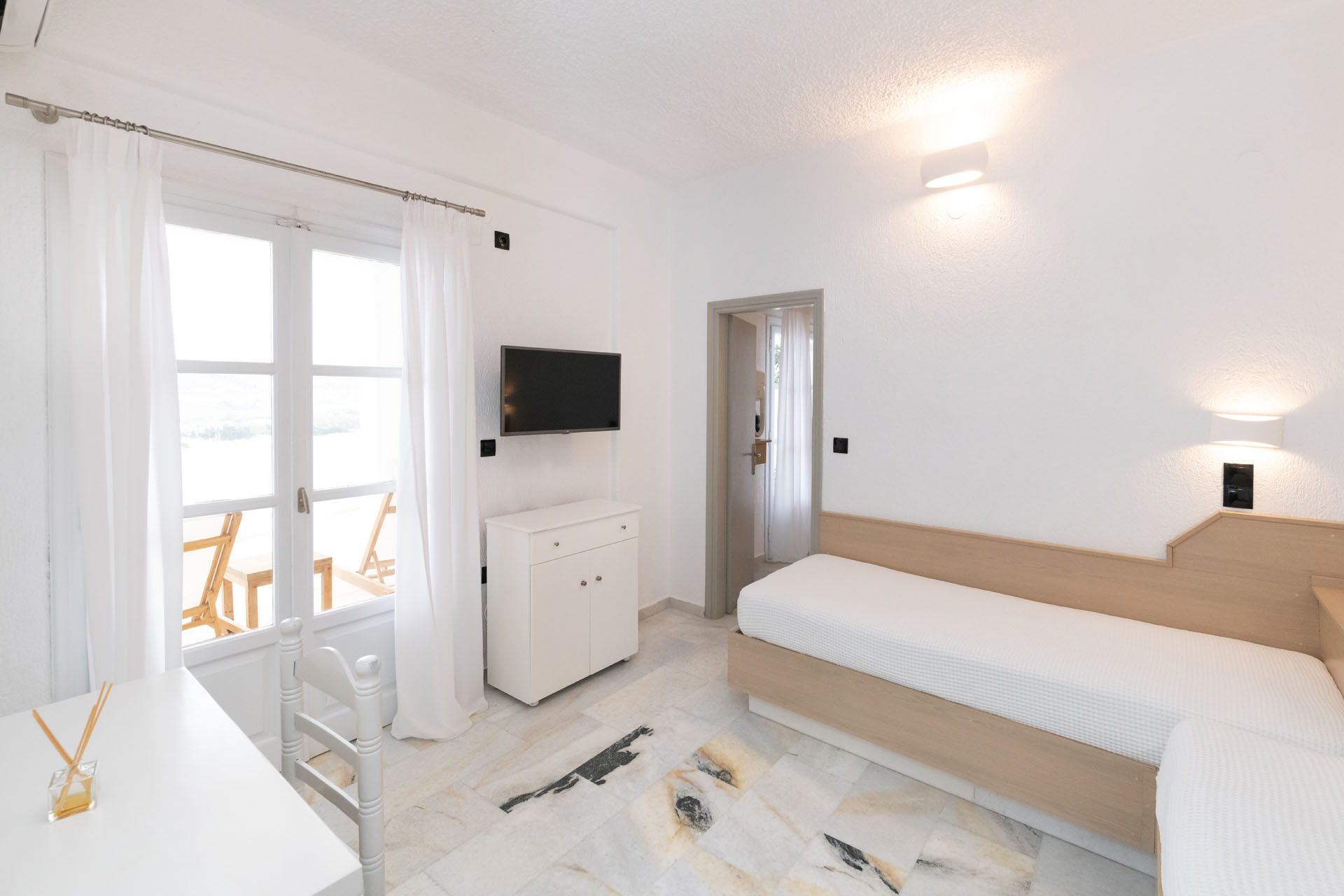 Family Suite with Private Hot Tub (14)