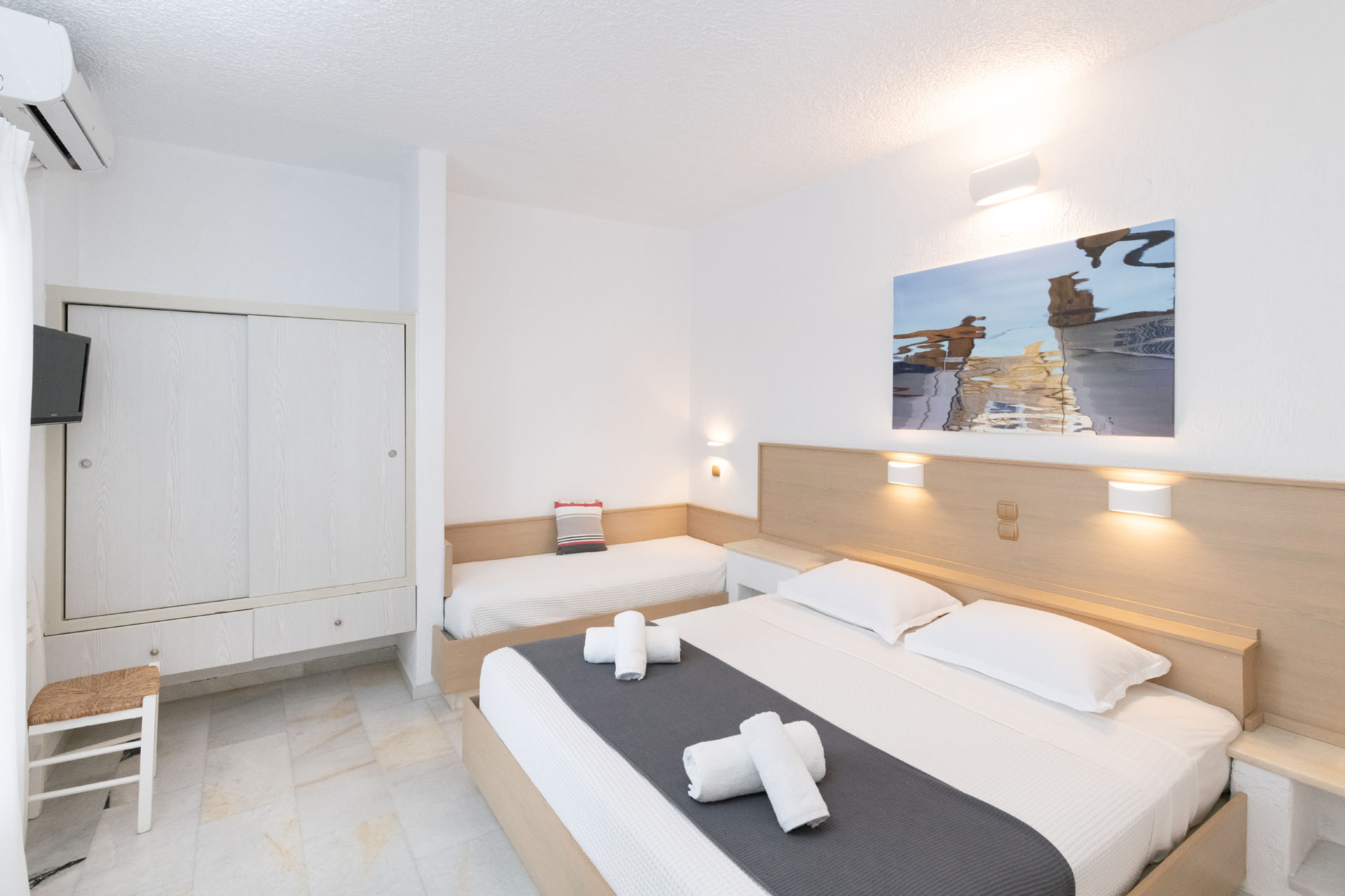 Family Suite with Private Hot Tub (15)
