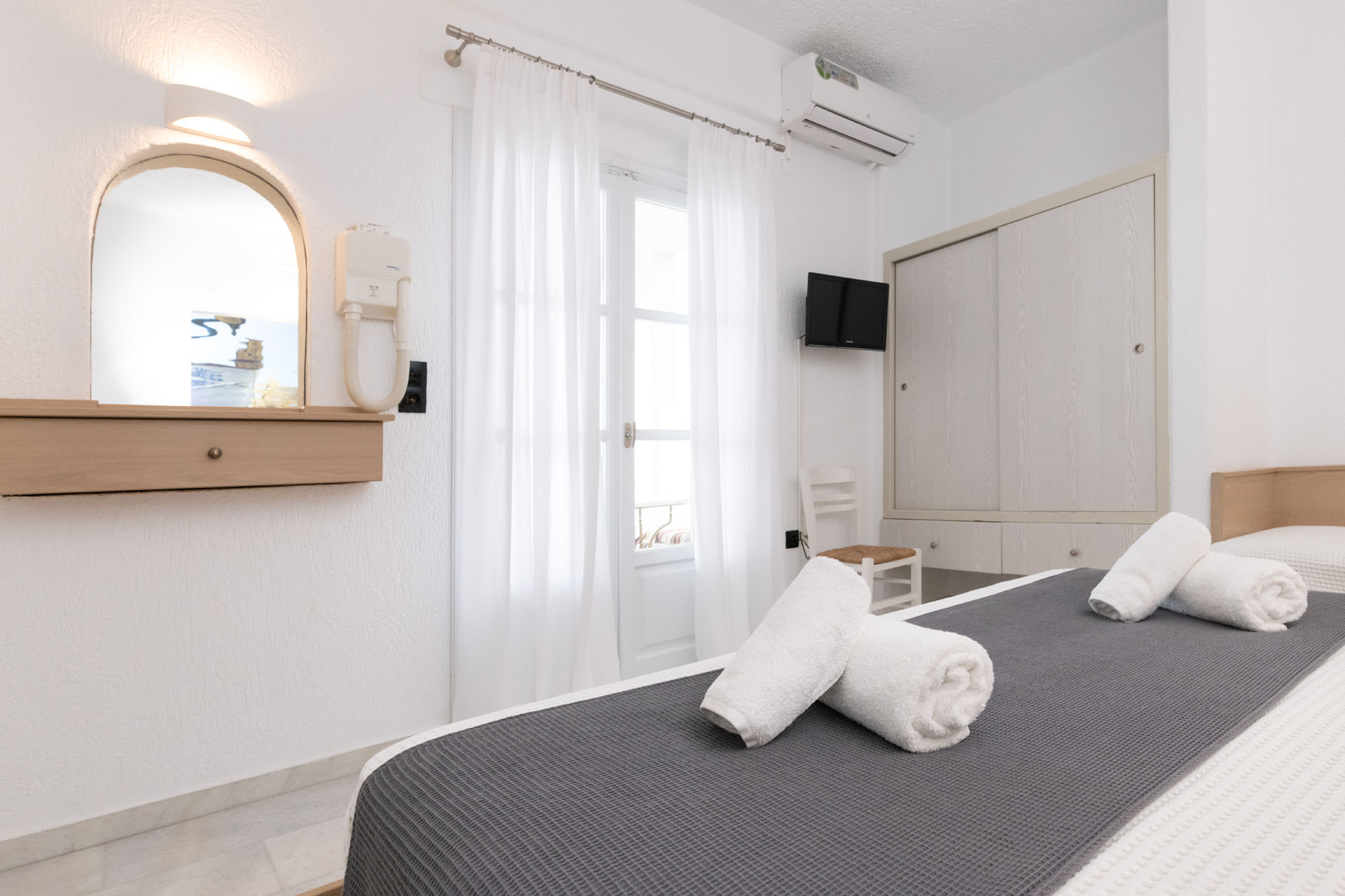 Family Suite with Private Hot Tub (17)