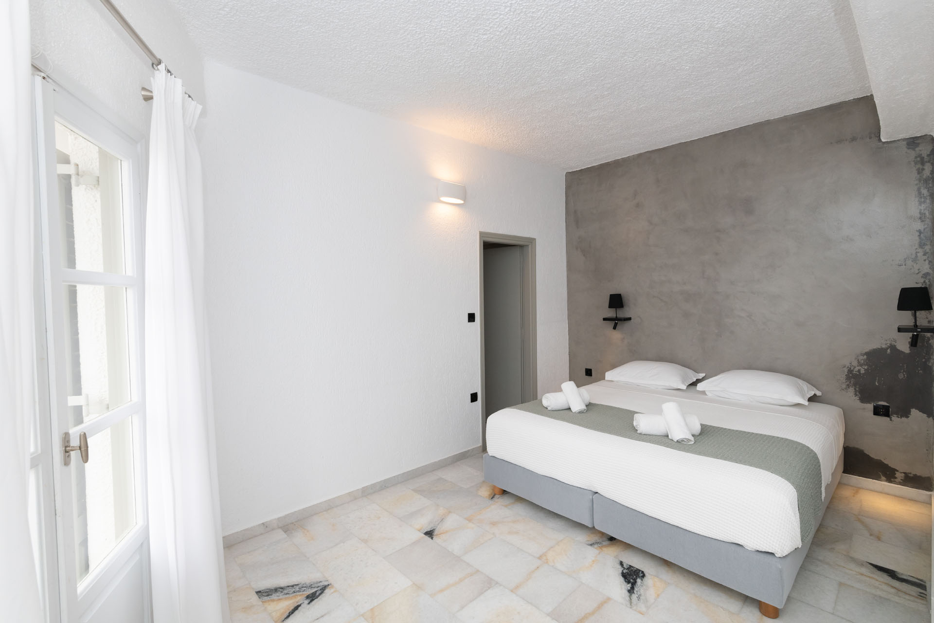 Family Suite with Private Hot Tub (8)