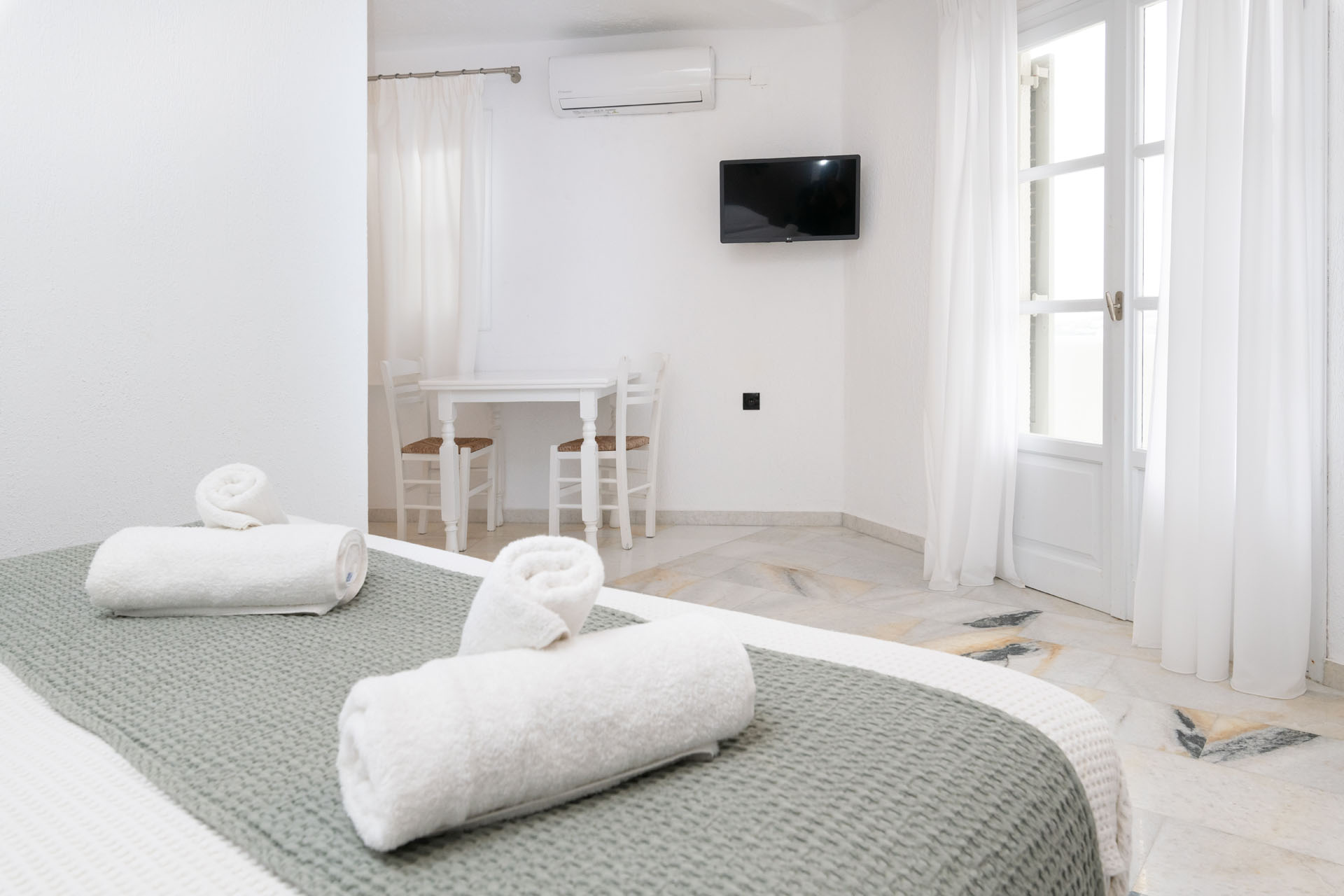 Family Suite with Private Hot Tub (9)