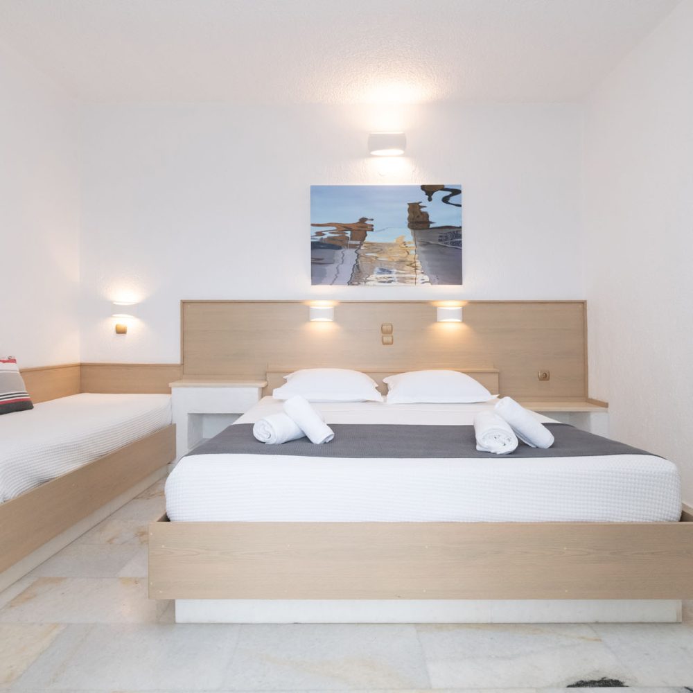 Family Suite with Private Hot Tub (18)